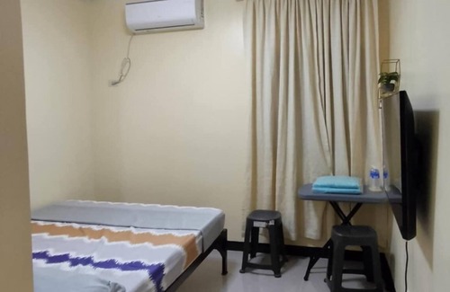 Bagac Cabine | Cozy 2-bedroom lodge with WiFi, AC in charming Bagac