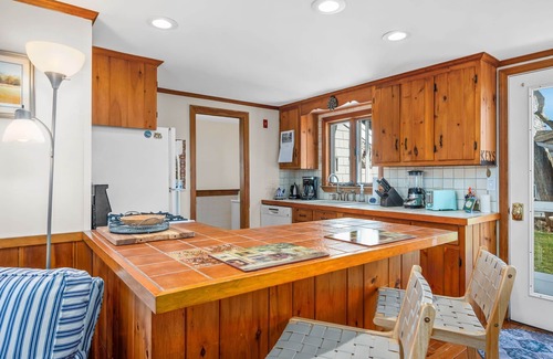Sandwich Cottage | Cozy 2 bedroom retreat just minutes from Town Neck Beach with central AC