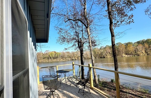 Columbus Cabine | Cozy 2-Bedroom River Front Cabin in Columbus, MS