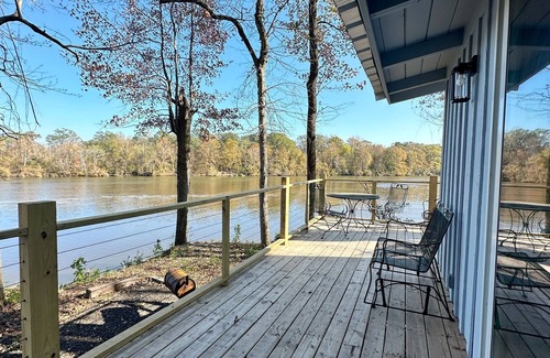 Columbus Cabine | Cozy 2-Bedroom River Front Cabin in Columbus, MS