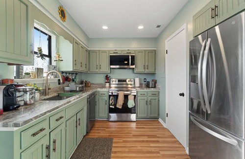 Chic's Beach Maison | Cozy 2-bedroom townhome in peaceful Virginia Beach with AC, WiFi