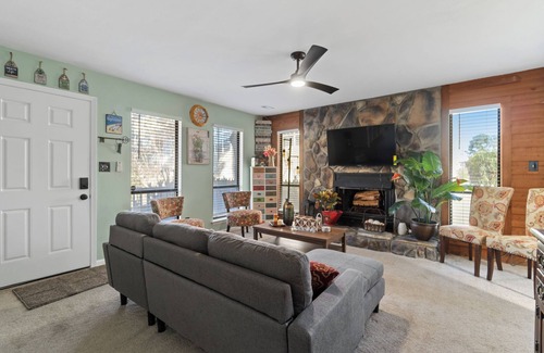 Chic's Beach Maison | Cozy 2-bedroom townhome in peaceful Virginia Beach with AC, WiFi