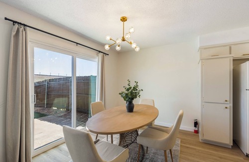 Oklahoma City Maison | Cozy 2-bedroom townhome in lovely Oklahoma City with WiFi, lake, restaurants.