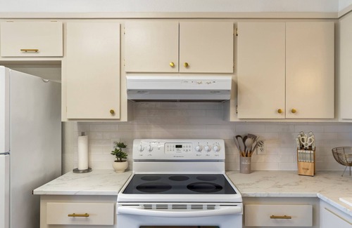 Oklahoma City Maison | Cozy 2-bedroom townhome in lovely Oklahoma City with WiFi, lake, restaurants.