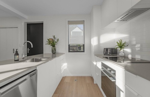 Lower Hutt Maison | Modern, spotless 2 bedroom Townhouse close to Lower Hutt city and all amenities