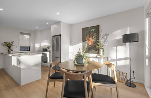 Lower Hutt Maison | Modern, spotless 2 bedroom Townhouse close to Lower Hutt city and all amenities