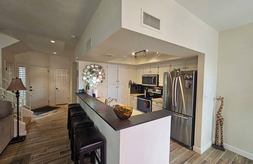 Central Scottsdale Maison | Cozy 2-bedroom townhome in charming Scottsdale with fitness room, WiFi