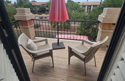 Central Scottsdale Maison | Cozy 2-bedroom townhome in charming Scottsdale with fitness room, WiFi