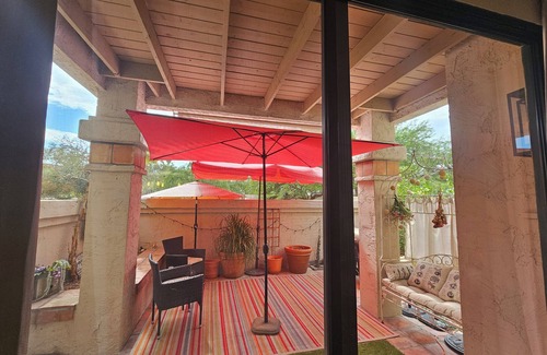 Central Scottsdale Maison | Cozy 2-bedroom townhome in charming Scottsdale with fitness room, WiFi