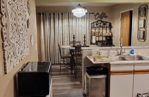 DeKalb Maison | Cozy 2-bedroom townhome in tranquil DeKalb with AC, WiFi