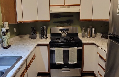 DeKalb Maison | Cozy 2-bedroom townhome in tranquil DeKalb with AC, WiFi
