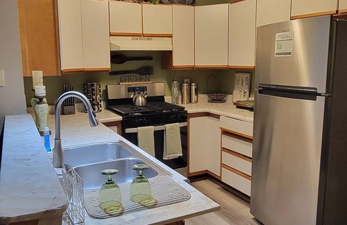 DeKalb Maison | Cozy 2-bedroom townhome in tranquil DeKalb with AC, WiFi