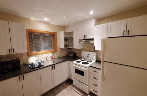Mont-Tremblant Appartement | Cozy 2 bedroom with fireplace and small swimmable lake 15 min from Mt Tremblant