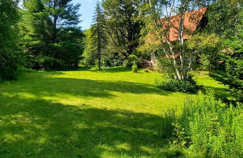 Mont-Tremblant Appartement | Cozy 2 bedroom with fireplace and small swimmable lake 15 min from Mt Tremblant