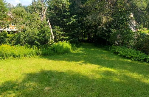 Mont-Tremblant Appartement | Cozy 2 bedroom with fireplace and small swimmable lake 15 min from Mt Tremblant