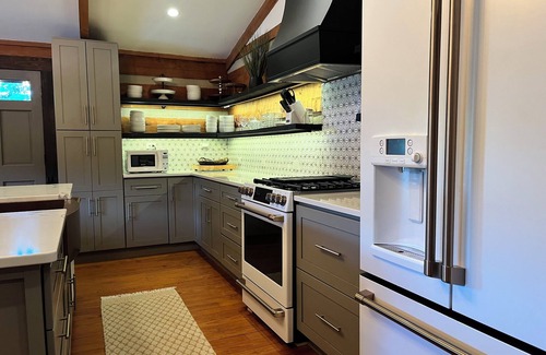 Barium Springs Cabine | Cozy 2-bedroom waterfront cabin in a quiet cove on Lake Norman