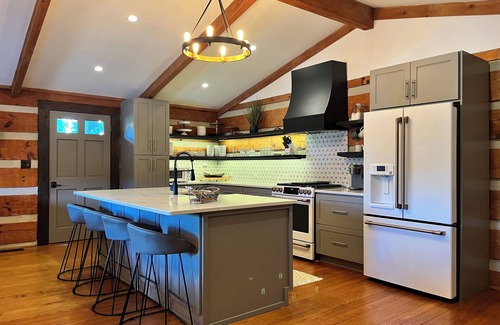 Barium Springs Cabine | Cozy 2-bedroom waterfront cabin in a quiet cove on Lake Norman