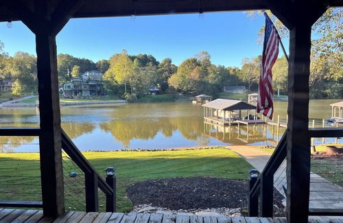 Barium Springs Cabine | Cozy 2-bedroom waterfront cabin in a quiet cove on Lake Norman