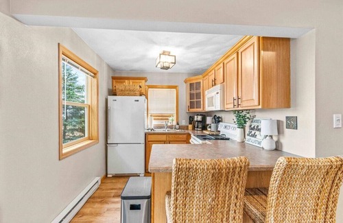 New Lisbon Cottage | Cozy 2-Bedroom Waterfront Cottage on Castle Rock Lake – Right Next to Shipwreck Bar & Grill