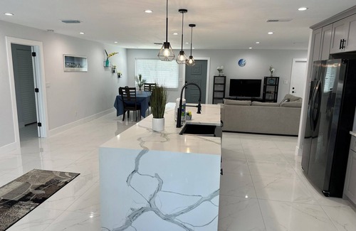 Fort Myers Shores Maison | *Cozy 2 BR * Waterfront home with Heated Pool