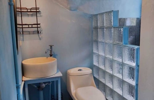Los Planes Maison | Cozy 2-bedroom townhome in charming Provincia de Puntarenas with AC, WiFi
