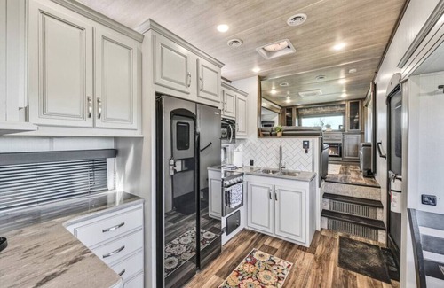Pine Grove Maison | Cozy 2-Guest RV on Nature Farm
