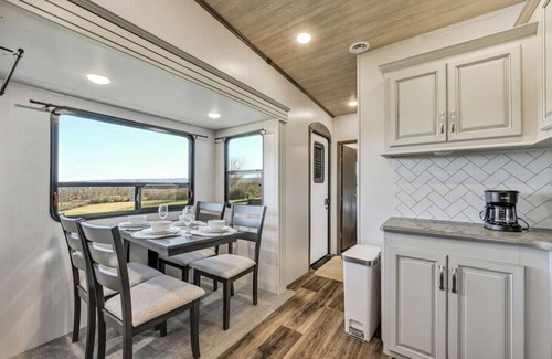 Pine Grove Maison | Cozy 2-Guest RV on Nature Farm