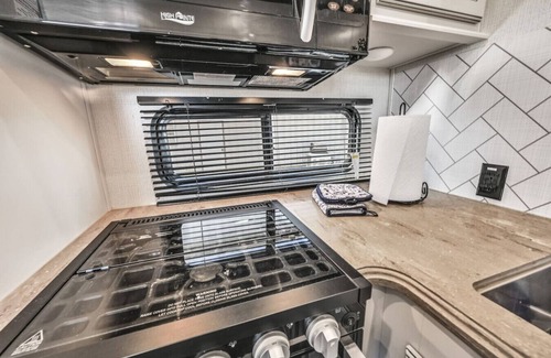 Pine Grove Appartement | Cozy 2-Guest RV on Nature Farm