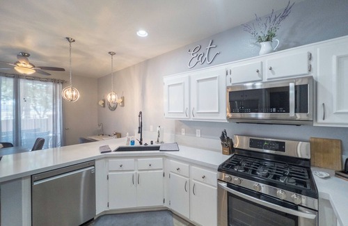 Green Valley Ranch Copropriété | Cozy 2-Master bedroom condo with private bathrooms located near The District.