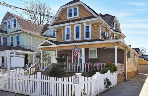 Queens Appartement | Cozy 2-Person Apt Near JFK Airport & Shopping Area for Long Stays