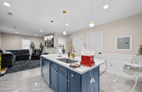 Union Appartement | Cozy 2-Story Loft Apt: Hot Tub, Grill, Arcade, EWR in 10 min, NYC in 25 min