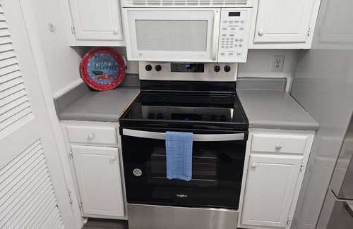 North Newport News Maison | Cozy 2 Story Model Townhouse