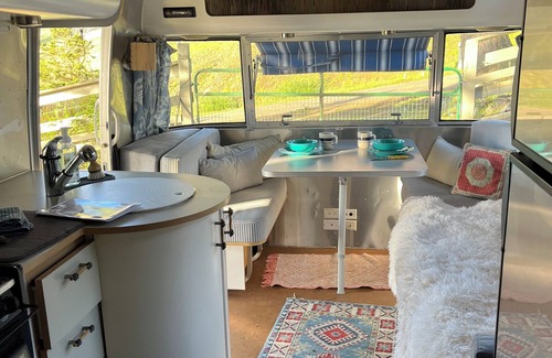 Pacific Maison | Cozy 25 ' Airstream not far from Arcata with privacy and an amazing view