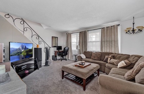 Swarthmorewood Maison | Cozy 2B/1B by Swarthmore w Driveway!