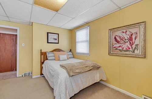 Swarthmorewood Maison | Cozy 2B/1B by Swarthmore w Driveway!