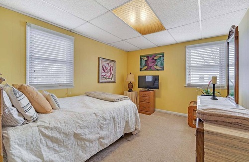 Swarthmorewood Maison | Cozy 2B/1B by Swarthmore w Driveway!