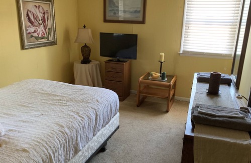 Swarthmorewood Maison | Cozy 2B 1B House in Swarthmore, with Parking!