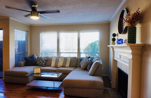 Braeswood Place Appartement | Cozy 2BD/2BA condo in FANTASTIC location close to NRG Stadium/ Med Center/Rice.