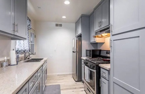 Los Angeles Appartement | Cozy 2bd/2ba residential unit with free parking