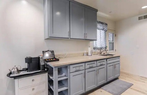 Los Angeles Appartement | Cozy 2bd/2ba residential unit with free parking