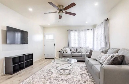 Los Angeles Appartement | Cozy 2bd/2ba residential unit with free parking