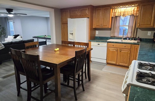 Loudonville Maison | Cozy 2Bdr in Heart of Mohican for 5pax