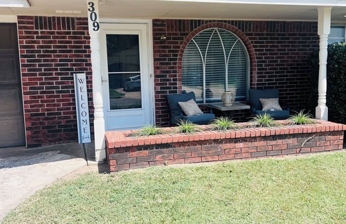 Enid Maison | COZY 2Bedroom/1Bath Duplex