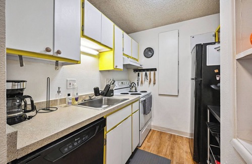 Southeast Appartement | Cozy 2BR/1BA Apt - Close to Denver University!