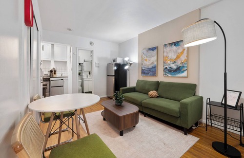 Central Park South Appartement | Cozy 2BR/1BA for 5! Near Central Park!