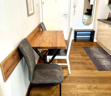 Grinzing Appartement | Cozy 2BR Apartment In Floridsdorf Area