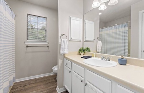 University Park Appartement | Cozy 2BR Comfort Near Texas A&M EV-Friendly