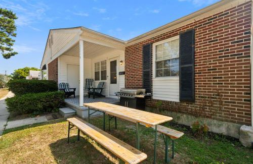 Village Green Appartement | Cozy 2BR Condo - Beachside Bliss with Yard Space condo