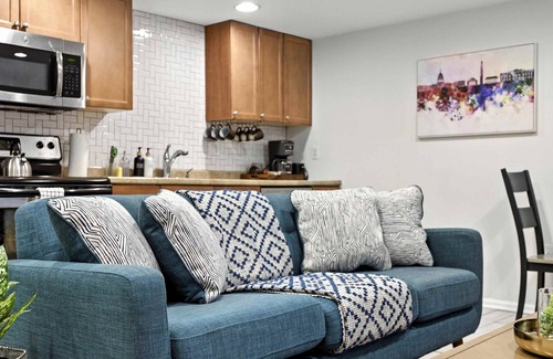 Near Northeast Appartement | Cozy 2BR Flat - Walk to METRO Union Market