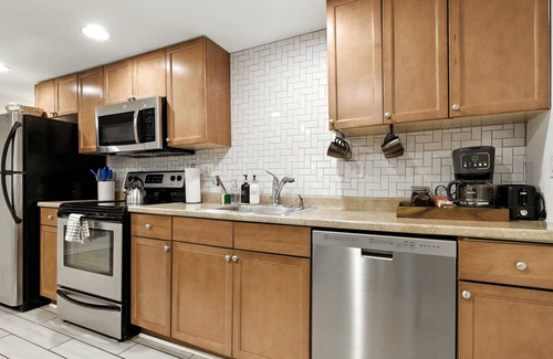 Near Northeast Appartement | Cozy 2BR Flat - Walk to METRO Union Market